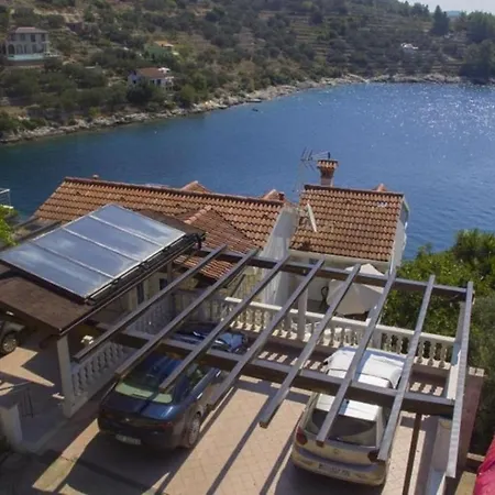 Rosa Apartmans N.5 * Vela Luka