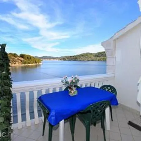 Rosa Apartmans N.5 * Vela Luka